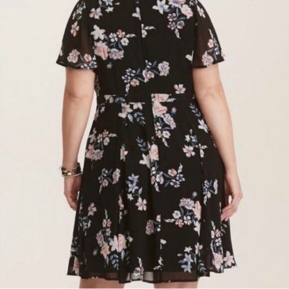 Torrid Plus Size 3X Black Floral Print Cocktail Party Career Summer Mini Dress - Picture 3 of 12